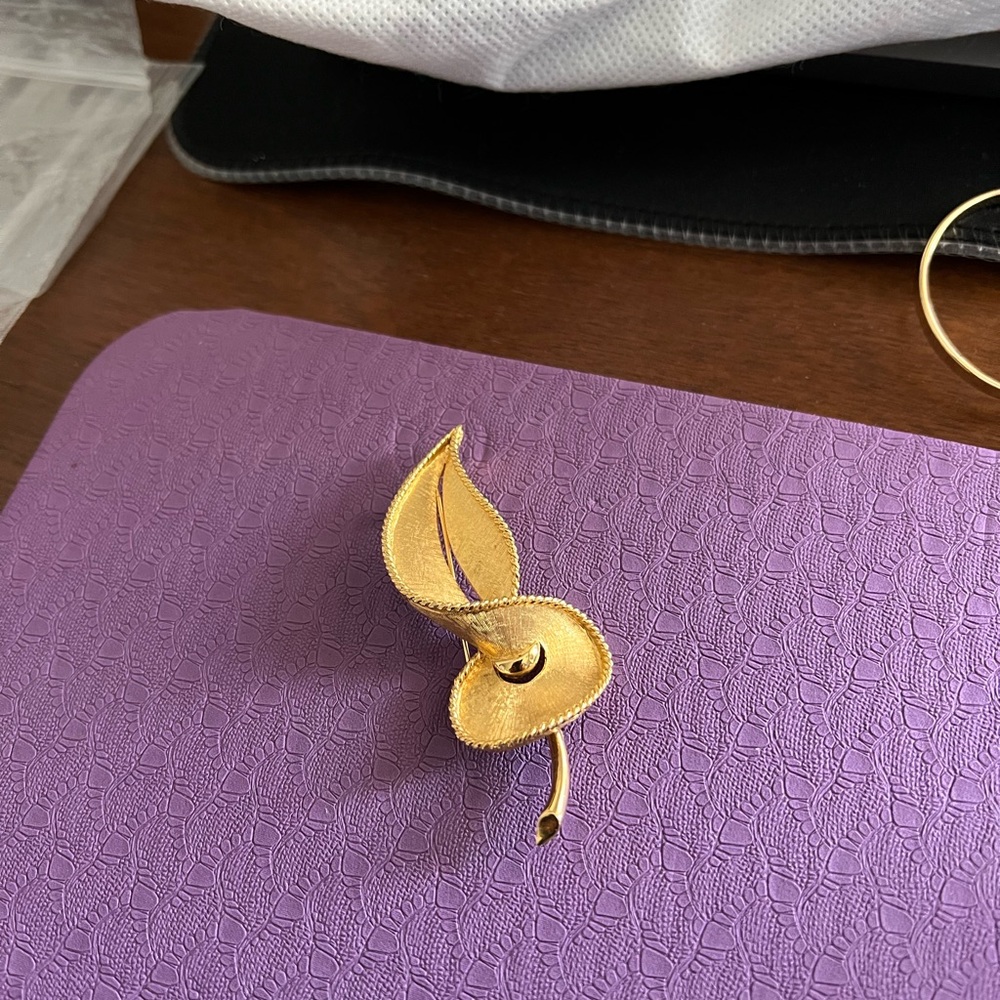 Elegant Gold Leaf Brooch $20